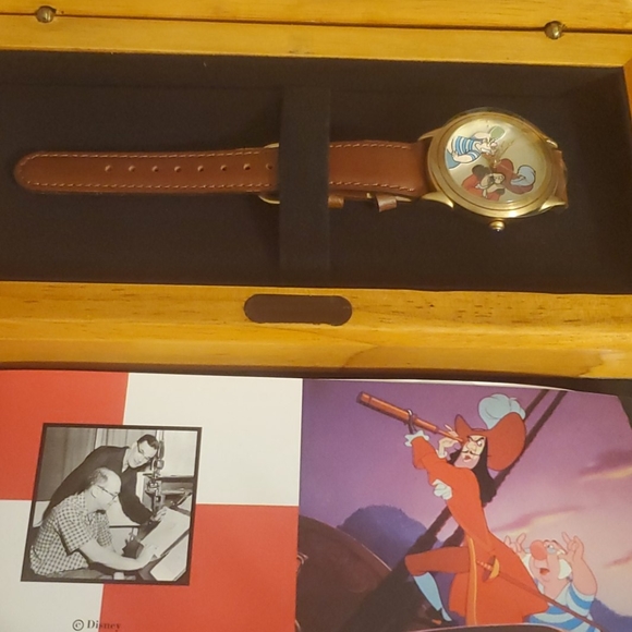 Disney Signature Series Captain Hook Mr Smee watch - Picture 2 of 7
